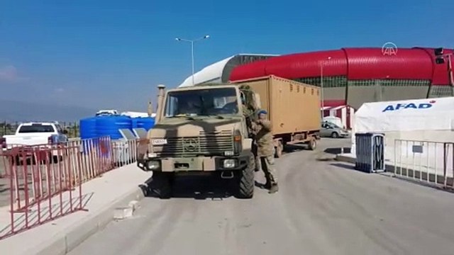 TSK deprem bölgesinde 235 seyyar banyo ve tuvalet kurdu