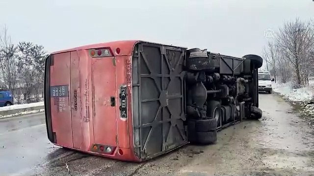 Cenazeye gidenleri taşıyan otobüs devrildi! Çok sayıda yaralı var