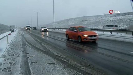 İstanbul Havalimanı'na gidecekseniz zincir, takoz vs bulundurun. O yol çile yolu. Kar yağdı yine felç oldu