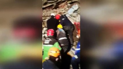 Hamile kadın ve kızının enkaz altında 137 saatlik yaşam mücadelesi