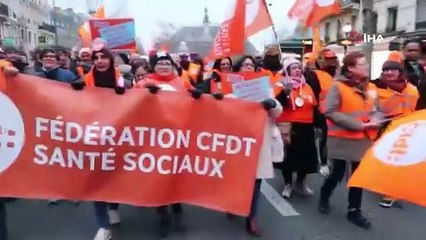 Fransa'da emeklilik refermuna kazan kaldırıldı. Genel grev başladı Fransızlar yolda kaldı