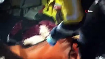 Hatay'da inanılmaz anlar 15 metrelik enkazdan çıkarıldı