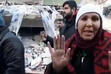 Defne halkı yardım bekliyor... "AFAD ölü dedi inşaatçılar çıkardı"