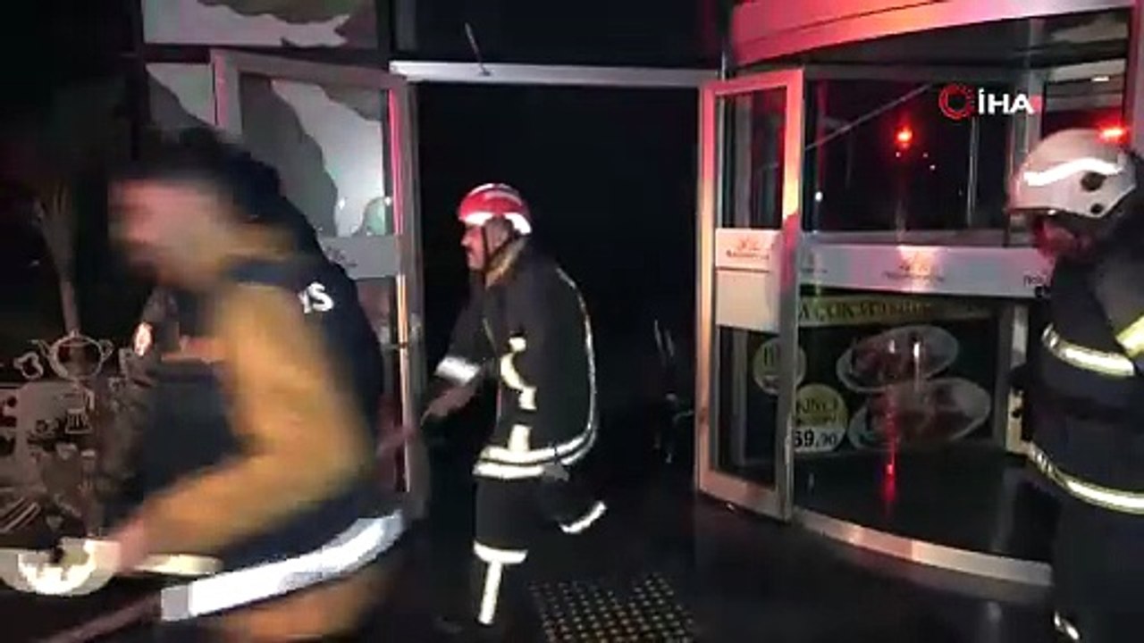 Adıyaman’da alışveriş merkezinde yangın çıktı