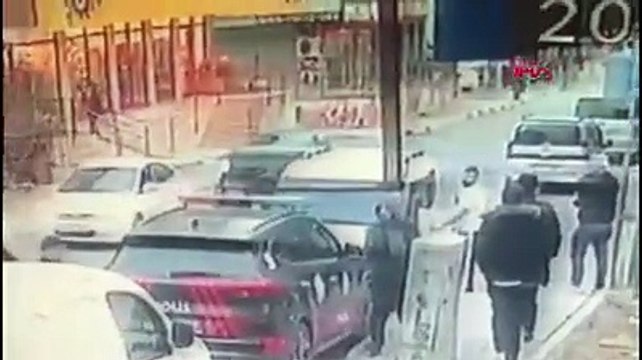 Yok böyle cesaret. Polisin gözü önünde uyuşturucu ticareti
