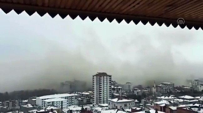 Kahramanmaraş’taki ikinci depremin mahşeri andıran görüntüleri ortaya çıktı. Şehri toz bulutu kapladı