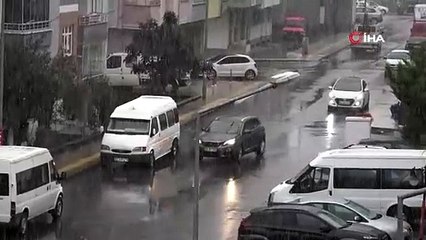 Hasta kadın ambulansa kepçe ile taşındı