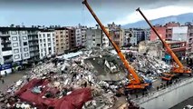Deprem İskenderun'u böyle vurdu. Onlarca bina yıkıldı
