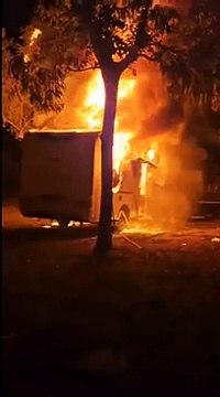 Vieste, paura in un campeggio sul lungomare: camper prende fuoco