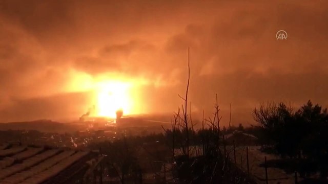 Kahramanmaraş'taki 7.4'lük deprem sonrası büyük bir yangın çıktı