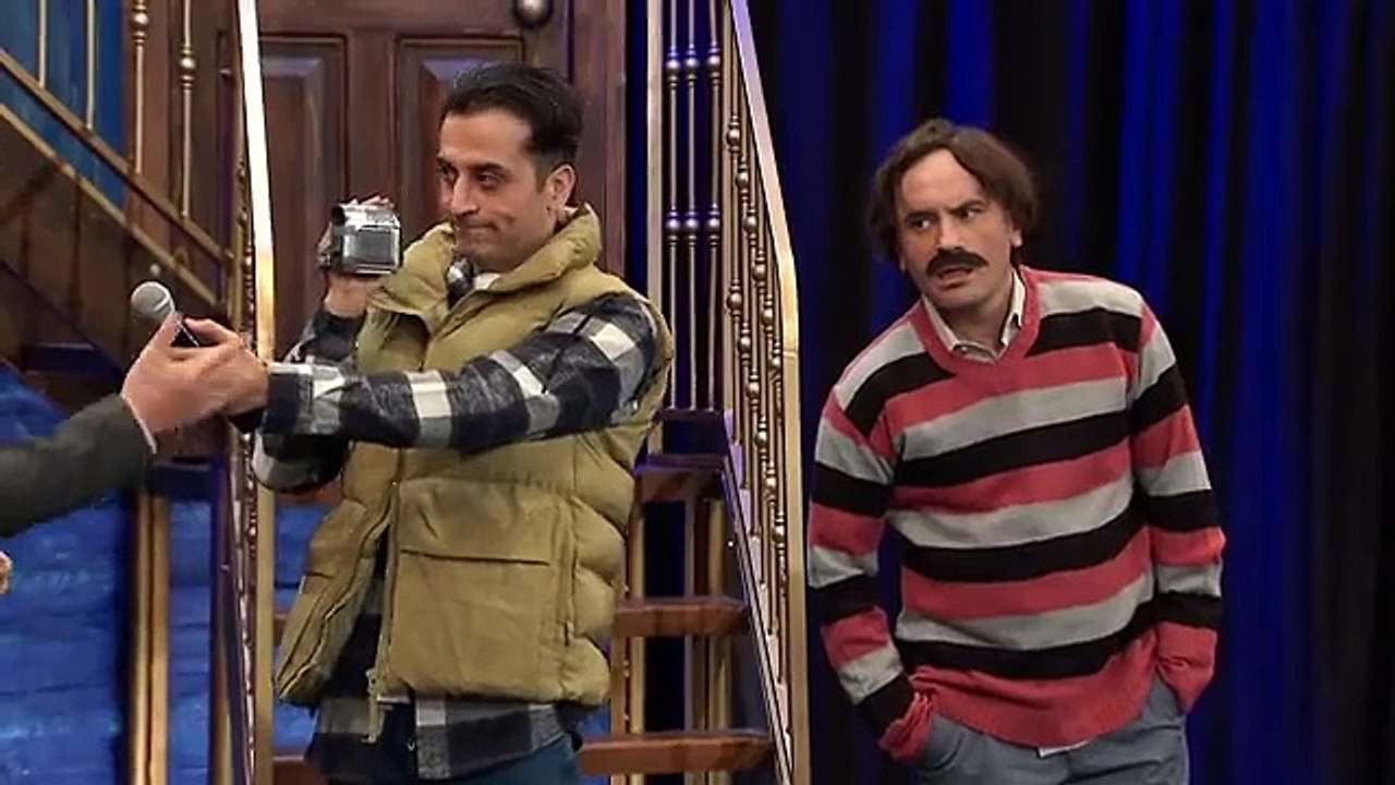 Türkiye'nin ihtiyacı olan süper kahramanı Güldür Güldür Show açıkladı. Çıkar telefonunu diyen amcalar kaçacak yer arayacak