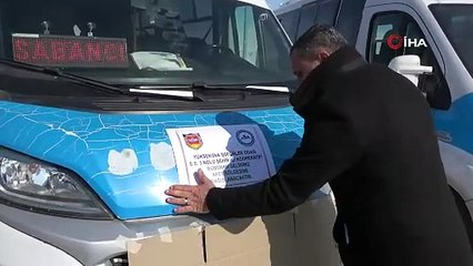  Yüksekova'da minibüsçüler bir günlük kazançlarını depremzedelere bağışladı  