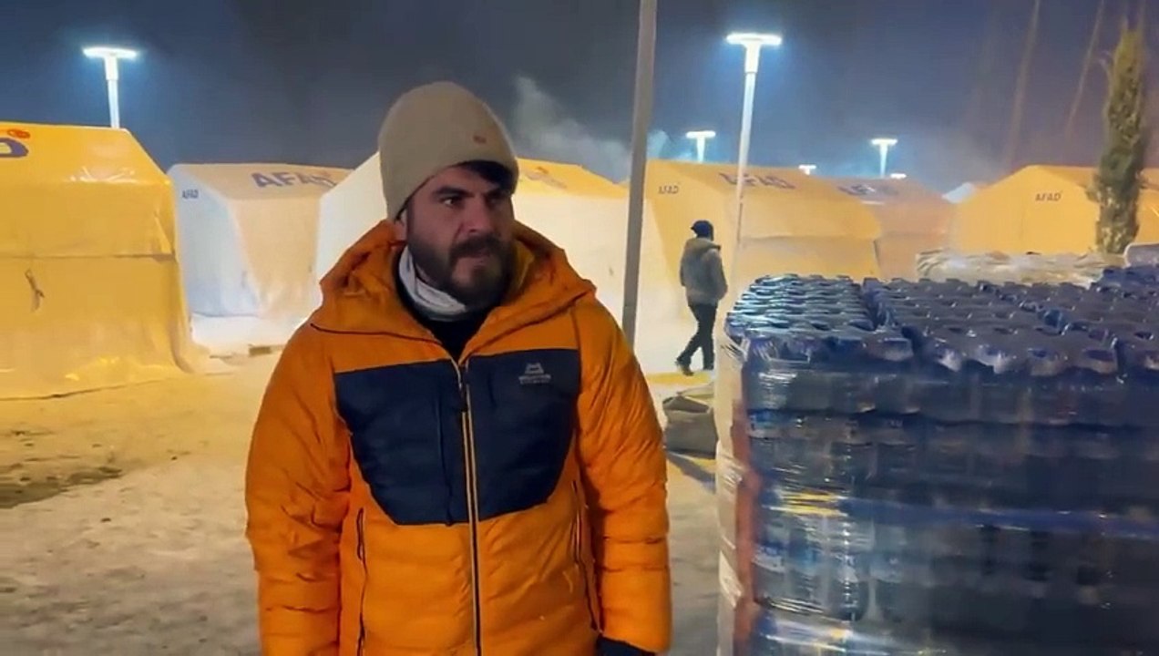 Yandaş Tuğrul Selmanoğlu haddini aştı. Üzerinde 9 bin TL’lik montuyla depremzedelere hakaret etti