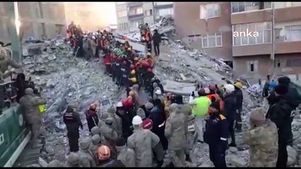 Malatya'da 85 saat sonra iki kişi daha Poyraz köpek sayesinde enkazdan sağ olarak kurtarıldı