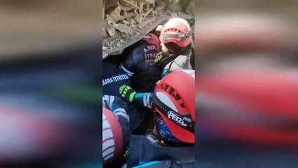 Mansur Yavaş: Depremin 81. Saatinde 1 yaşında Rahaf’ı ve annesi Ela'yı kurtarmayı başardık