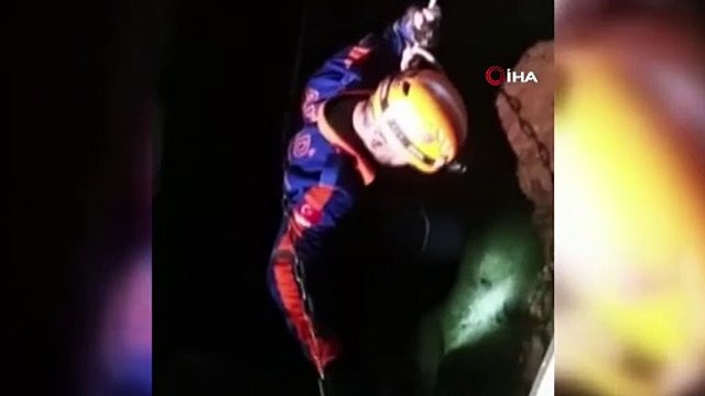 Arkadaşıyla gezerken 30 metrelik kuyuya düştü