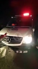 Depremde büyük skandal. Hatay’da 200 kişi enkazda dururken AFAD Maraş'a çağrıldı. Vatandaşlar aracın yolunu kesti