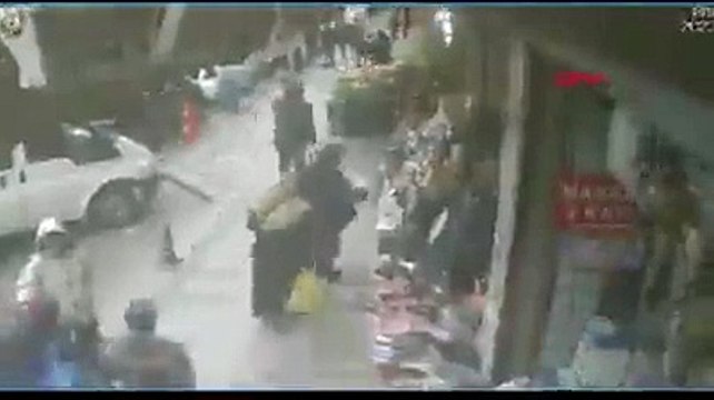 Bağcılar'da tekstil atölyesinde patlama. İşçiler kıl payı kurtuldu