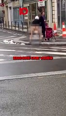 CET HOMME FAIT CACA EN PLEIN RUE !