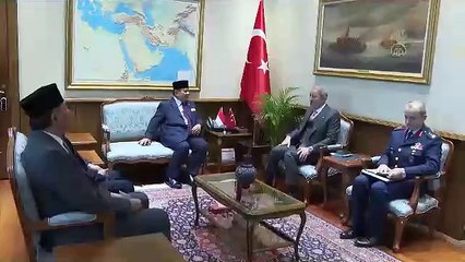 Bakan Akar, Endonezyalı mevkidaşı Subianto ile görüştü