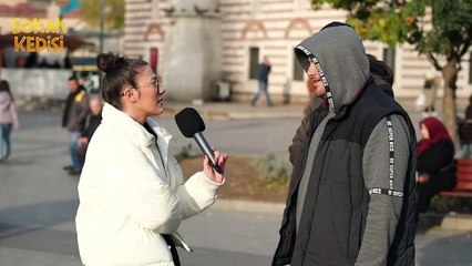 Üniversiteli genç 'Ekonomik kriz yok. Ben 750 TL bursla geçiniyorum' dedi, spiker küçük dilini yutacaktı