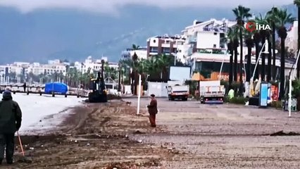 Marmaris'te denizin rengi korku saçıyor