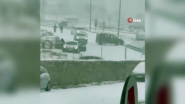 Van'da yol buz pistine döndü kazalar peş peşe geldi 