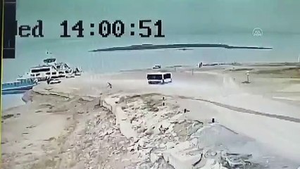 Otobüs içinde yolcular varken suya gömüldü. Kadınların çığlığı unutulmayacak