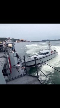 Sahil güvenlik botu savaş gemisine ‘güm’ diye göbekten vurdu. Kimse nasıl olduğunu anlamadı