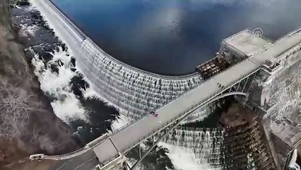 Elle yontulmuş dev baraj görenleri büyülüyor