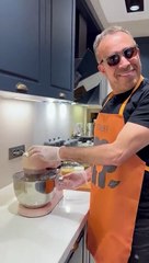 Haluk Levent sözünü tuttu mutfağa girdi