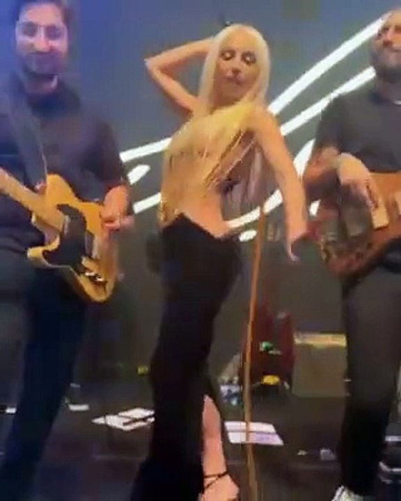 Gülşen aylar sonra ilk kez sahnede