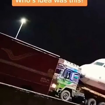 Akıl almaz olay. Hep kamyon sıkışmalarını duyardık ama bu kez üst geçide uçak sıkıştı