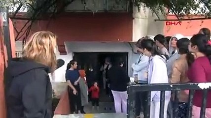 Kız öğrenci yurdunun taşınma kararı terlik ve pijamayla protesto edildi