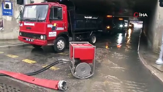 Meteoroloji uyardı sağanak yağmur İzmir'i vurdu