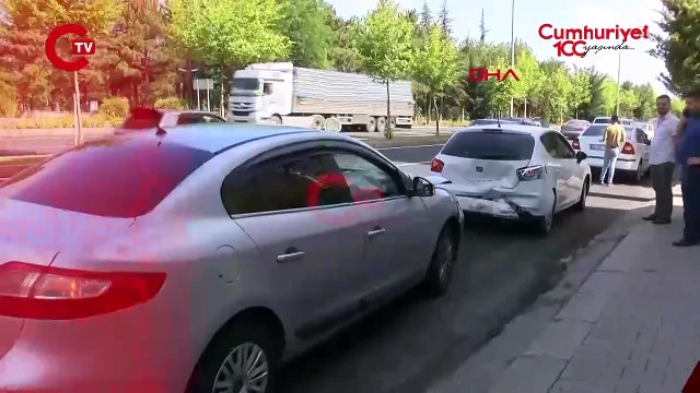 Sınava gidenlerin içinde bulunduğu 3 araç kaza yaptı Öğrencileri polis yetiştirdi