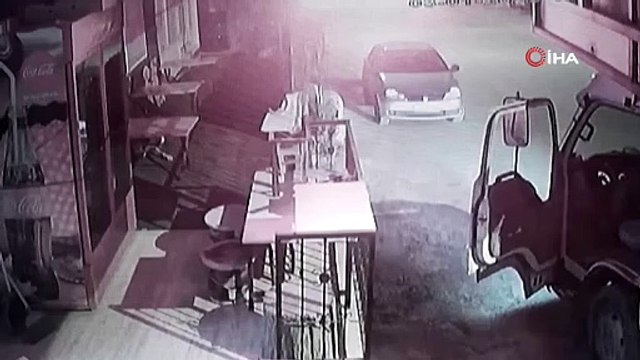 Facianın eşiğinden dönüldü! Freni boşalan kamyonet... 