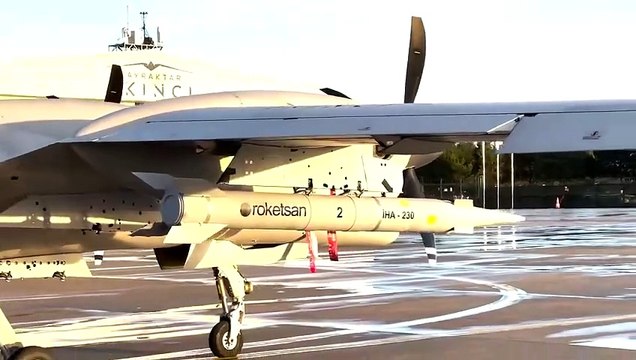 Türkiye’nin ilk süpersonik füzesi AKINCI’dan ateşlendi. Tam isabet