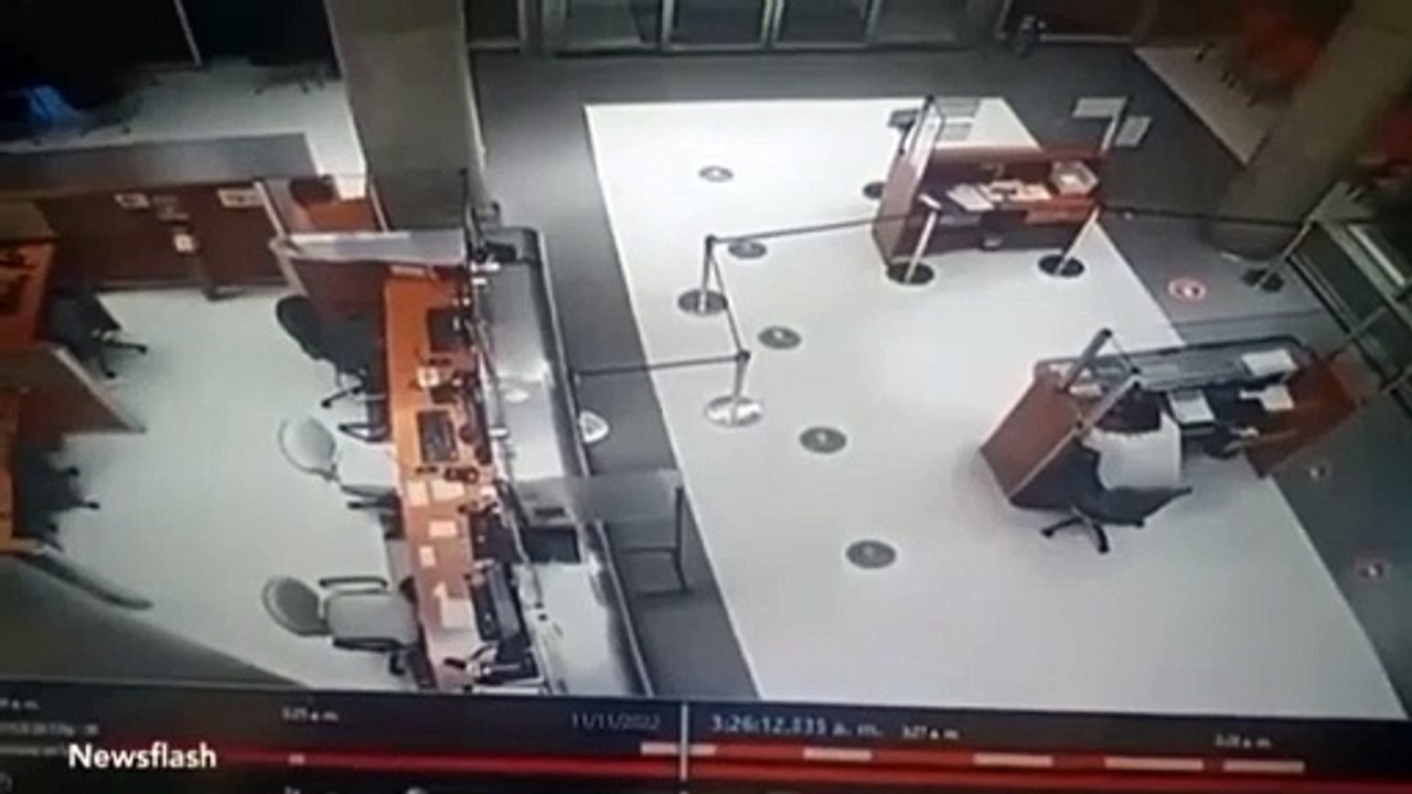 Ölen kadının ruhu geri döndü güvenlikçi tekerlekli sandalyeye oturttu
