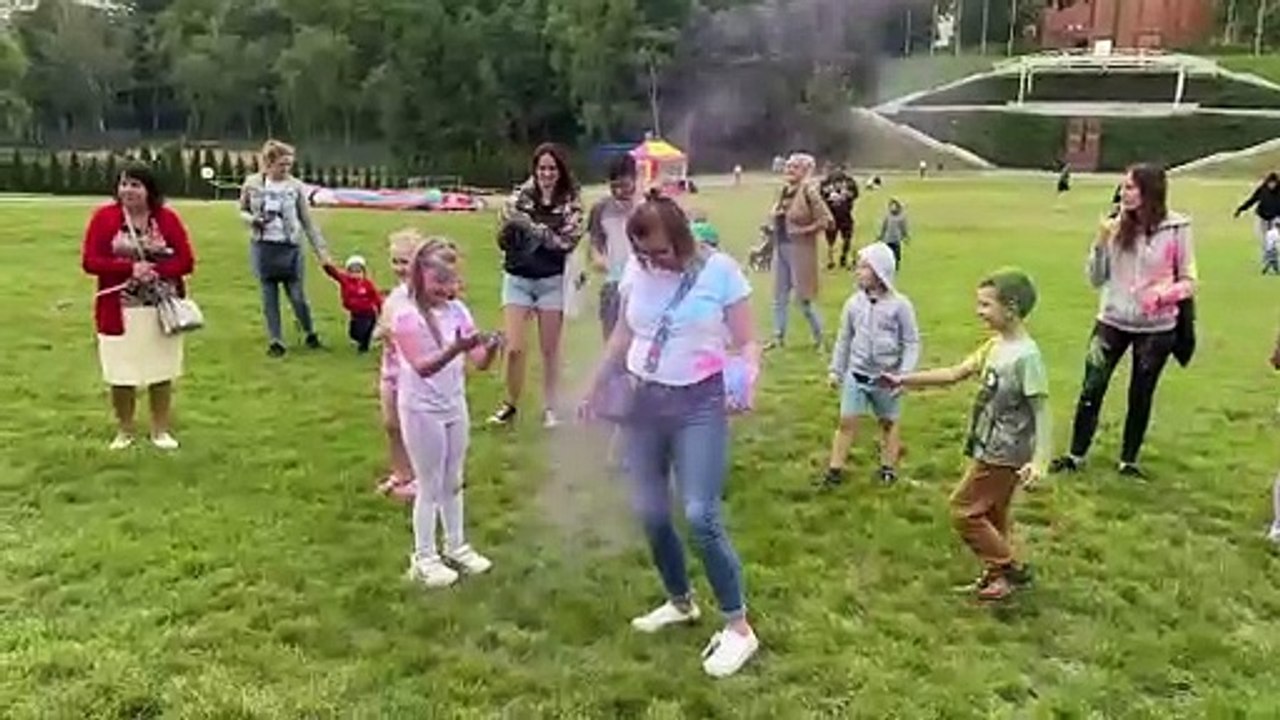 Festiwal baniek mydlanych i Dzień Kolorów na placu św. Wojciecha w Gnieźnie