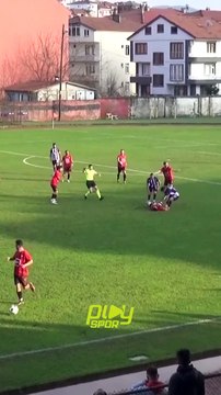 Hakem futbolcuyu ölümden kurtardı