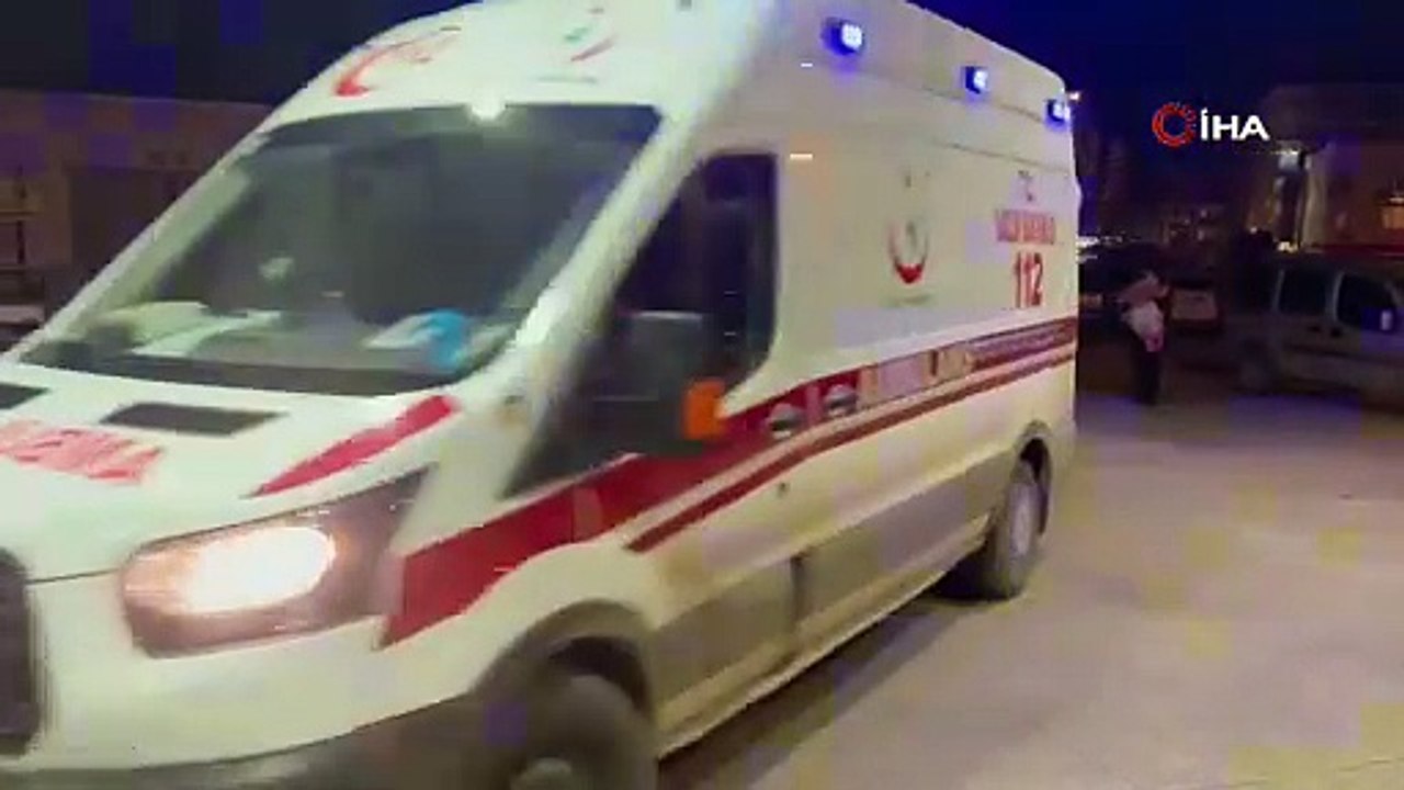 Sigara vermeyen genci karnından bıçakladı