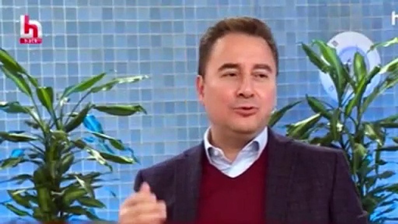 Ali Babacan havuz medyasına çıktı. Görenler kahkahayı bastı