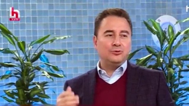 Ali Babacan havuz medyasına çıktı. Görenler kahkahayı bastı