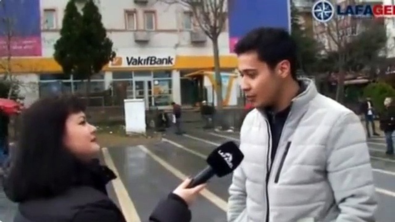 “CHP'ye oy veren dinsizdir, imansızdır, köpektir” diyen genç vatandaşların cevabıyla utandı 