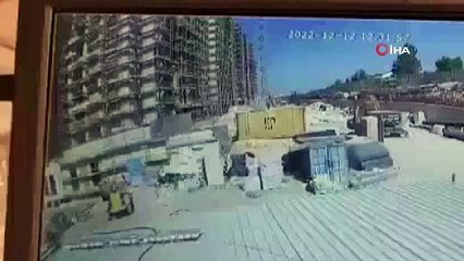 İnşaat iskelesi çöktü: 2 işçi öldü