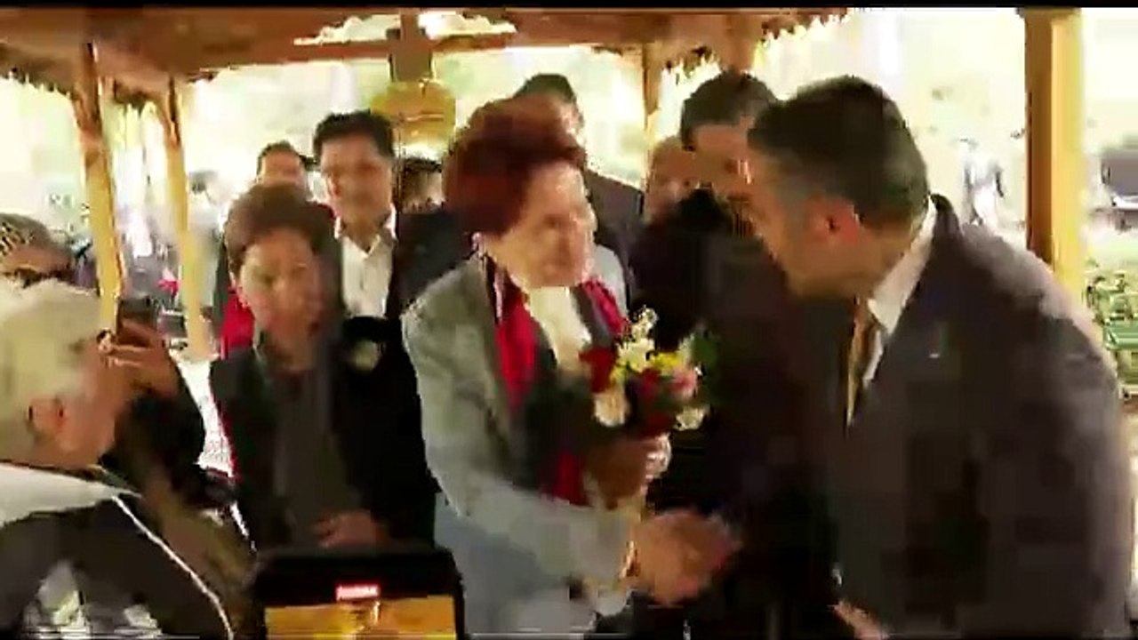 Meral Akşener’den huzurevindeki ortaokul öğretmenine ziyaret
