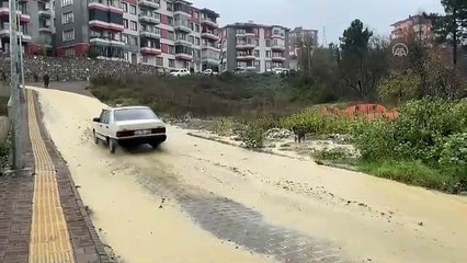 Bartın'da sağanak yağış! Yollar göle döndü