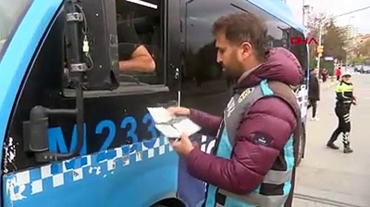 Kadıköy'de polis yolcu gibi bindi minibüsçülere ceza yağdı