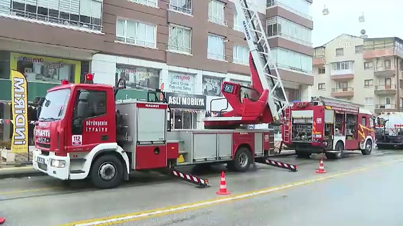 Yenimahalle'de korku dolu anlar! 10 katlı binada çıktı